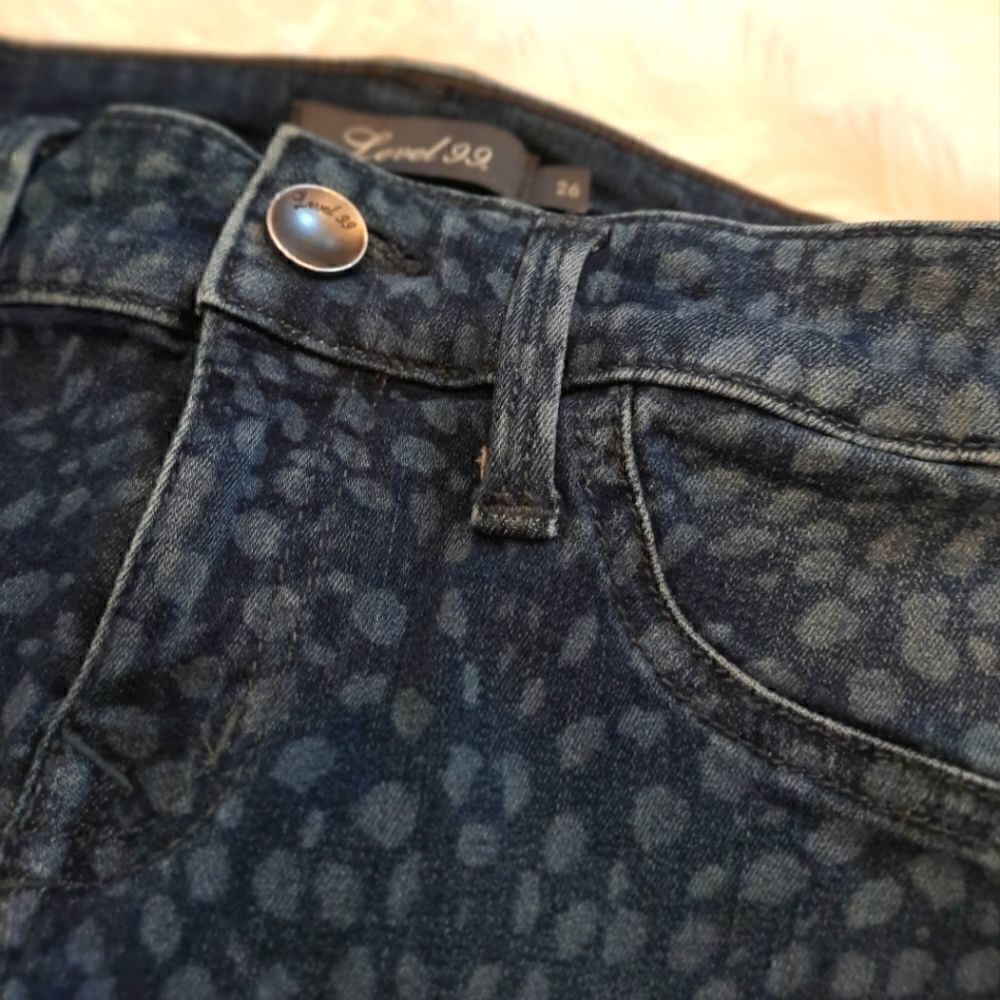 Anthropologie Level 99 Blue Cheetah Janice Ultra Skinny Fit Stretch